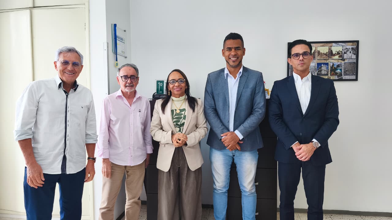 SINFITO-BA FIRMA ACORDO COLETIVO COM O SINDHOSFEIRA APÓS QUASE 10 ANOS DE NEGOCIAÇÃO